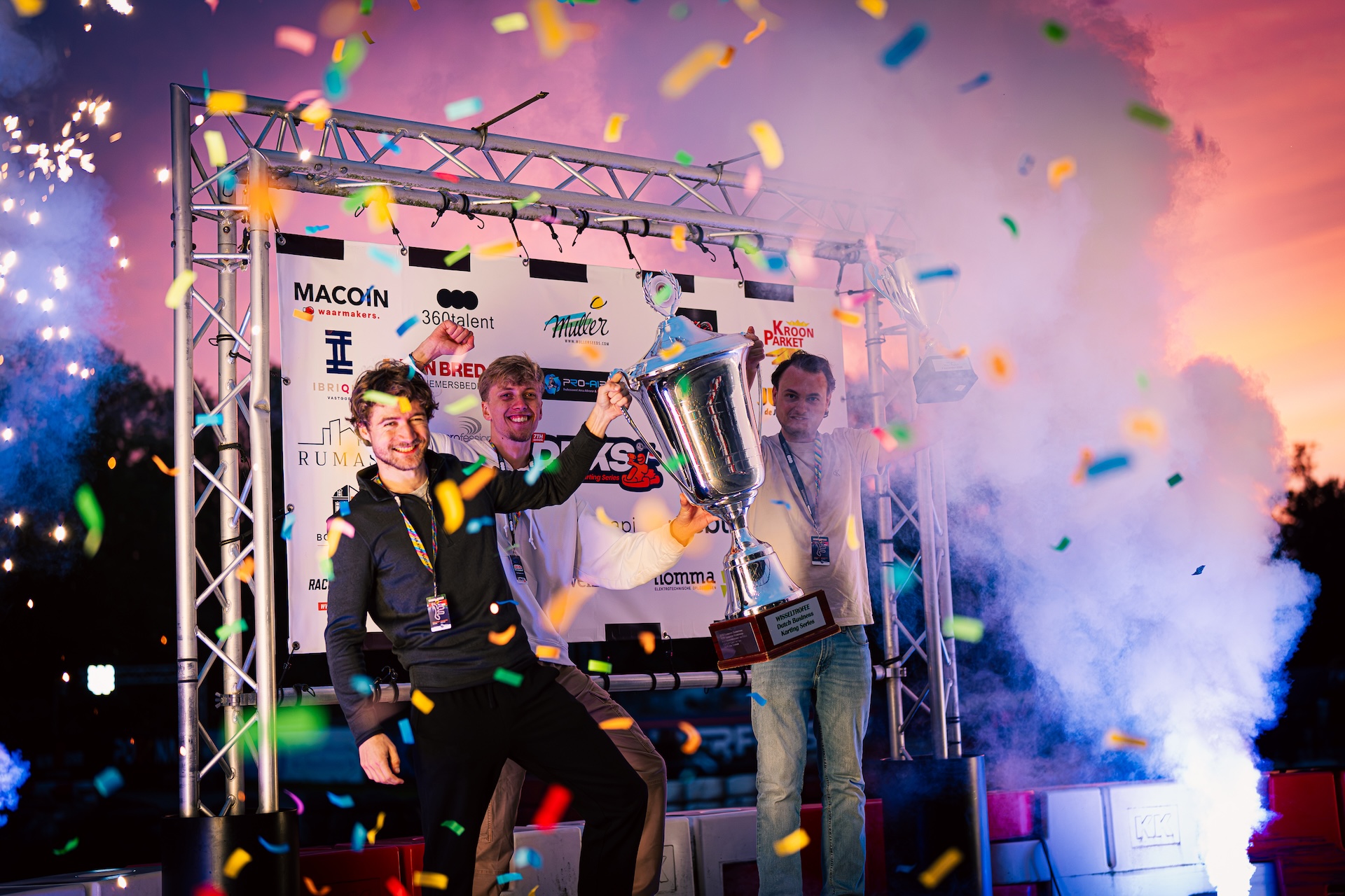 Frits Corvers en Mike Eijkelenboom winnen met Webtify Racing de DBKS 2-uurs endurance race.